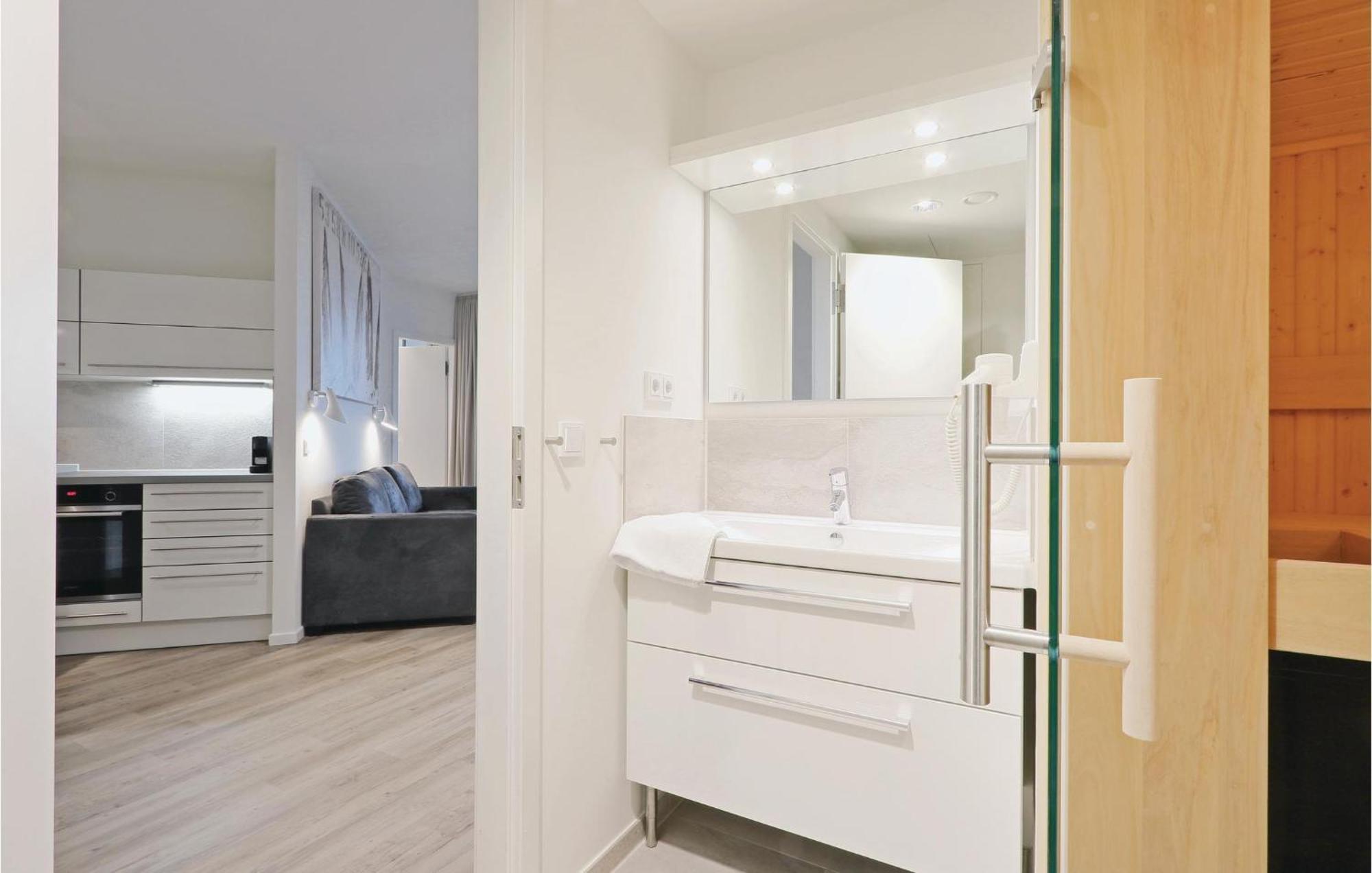 Stunning Apartment In Luebeck Travemuende With Wifi Exterior foto